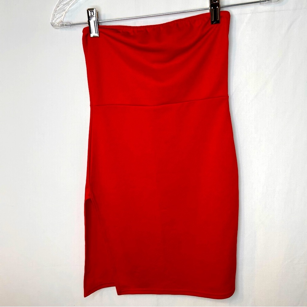PrettyLittleThing Red Crepe Split Side Bandeau Bodycon Dress. Size 0